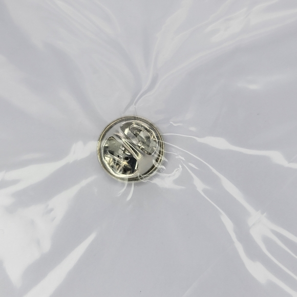 FREE with purchase- Boot of Remembrance pin - Picture 3 of 3